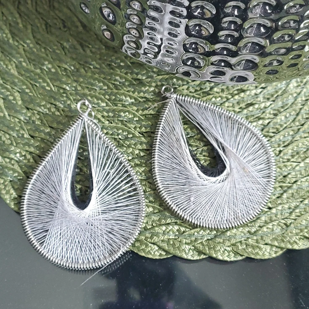 Earrings and bracelet set - Picture 6 of 7